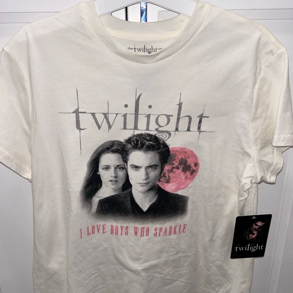 Twilight Cream Graphic Tee - Short Sleeve Size Large